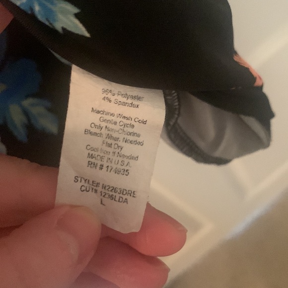 EUC Renee C off the shoulder floral summer dress - Picture 4 of 4